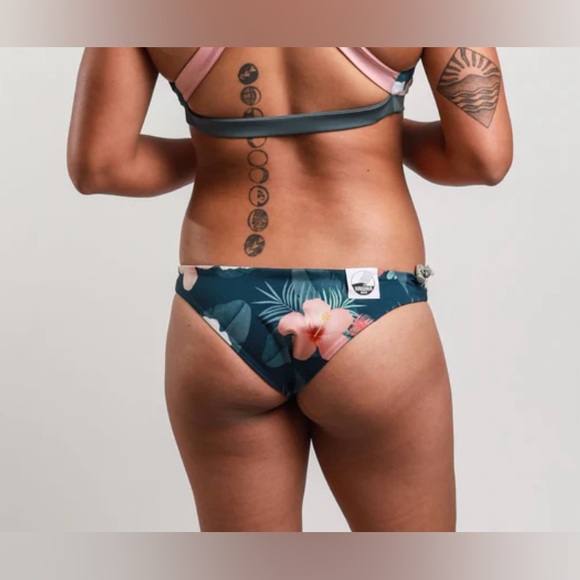 NWT Hakuna Miho Reversible Athletic Bikini Bottom | Large - Picture 1 of 14